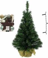 Kleine kunst kerstboom met verlichting en kerstballen natuurtinten
